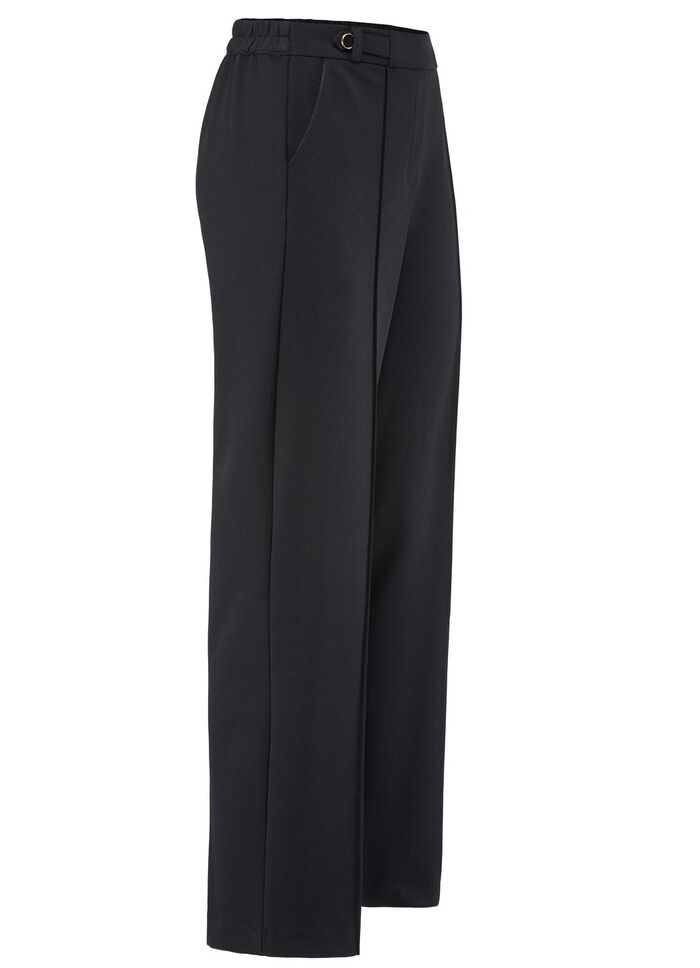 Byxor i moderiktig bredd 