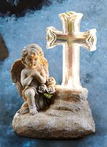 Solar minnes&auml;ngel gjord av v&auml;derbest&auml;ndig konstgjord sten 