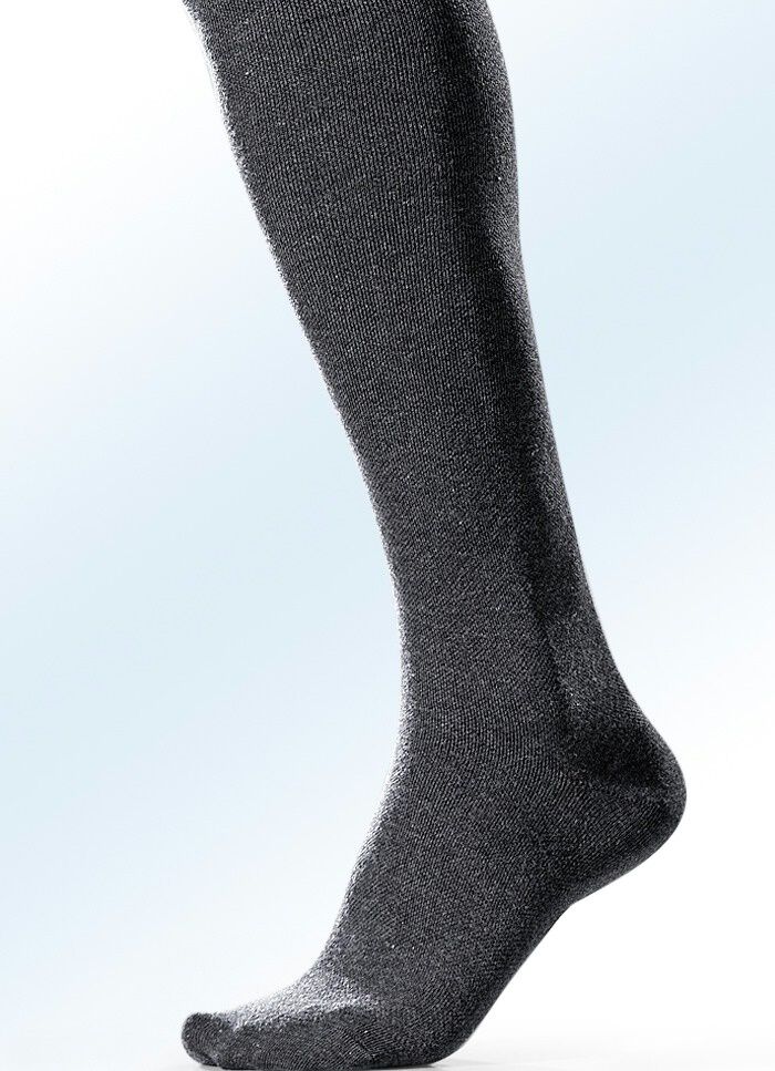 Tre paket kn&auml;strumpor, st&ouml;djande, enf&auml;rgade 