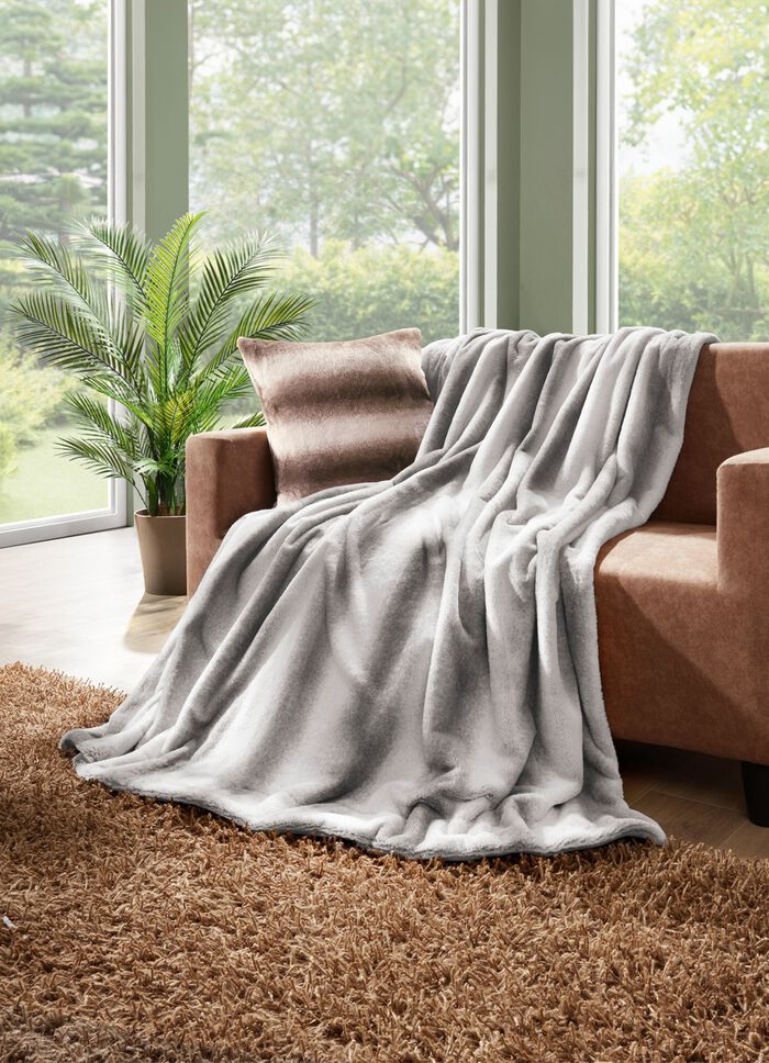 Filt och kuddfodral av kaninp&auml;lsimitation 