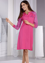 Förpackning om två nattlinnen med sidoslitsar och knappslå 