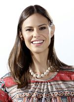 Modernt kulhalsband 