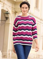 Tr&ouml;ja med v&aring;gigt randigt m&ouml;nster 