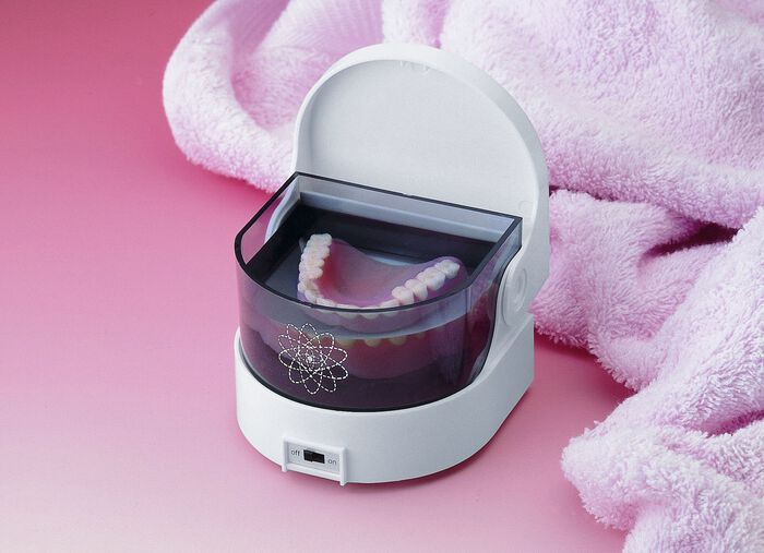 Automatisk tandprotesreng&ouml;rare 