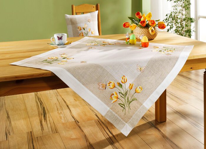 Bords- och rumsdekoration med tulpaner och fj&auml;rilar 