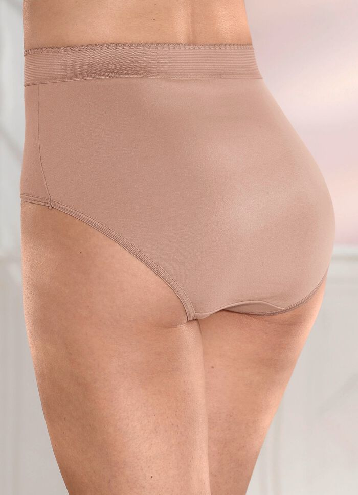 Fem-pack med formpressade trosor med f&ouml;rst&auml;rkt magparti 