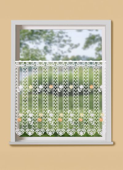 Kort gardin i makram&eacute;kvalitet 