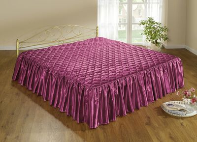 Elegant, gl&auml;nsande &ouml;verkast och &ouml;rngott med quiltning i skallook 