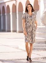 Kl&auml;nning med kort &ouml;gleknappst&auml;ngning 