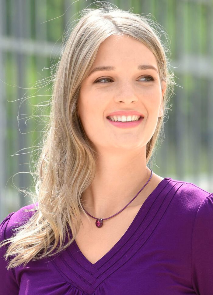 Halsband med kristallsten 