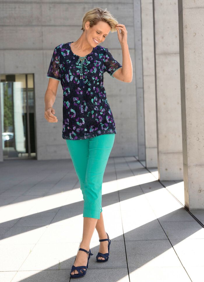 Skjorta med spetskant under 