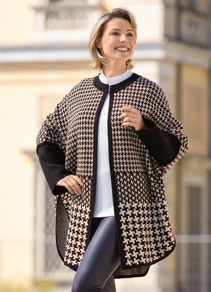 &Ouml;ppen poncho framtill 