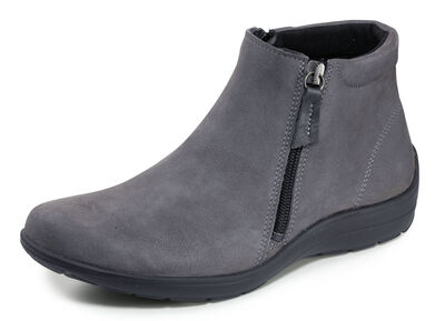 ELENA EDEN bootie gjord av nubuckl&auml;der 