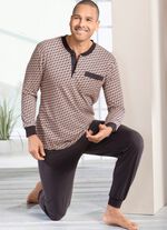 Pyjamas med knappsl&aring; och manschetter 