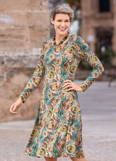 Kl&auml;nning med sv&auml;ngig kjol 