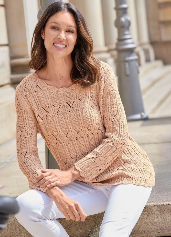 Tr&ouml;ja med blandade m&ouml;nster och v&aring;giga kanter 