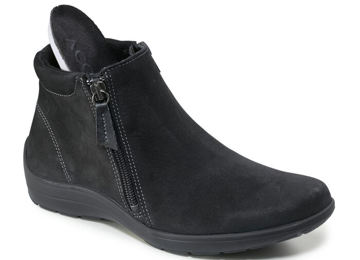 ELENA EDEN bootie gjord av nubuckl&auml;der SVART