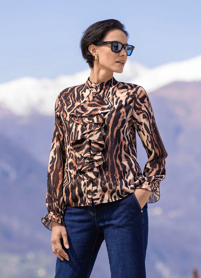 Blus med lekfulla volanger 