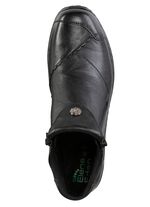 ELENA EDEN bootie med en subtil skrynklig struktur och metallsmycken SVART