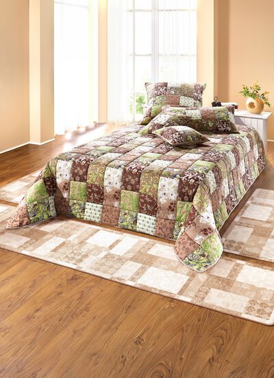 &Ouml;verkast och kuddfodral i patchworkdesign av bomull 