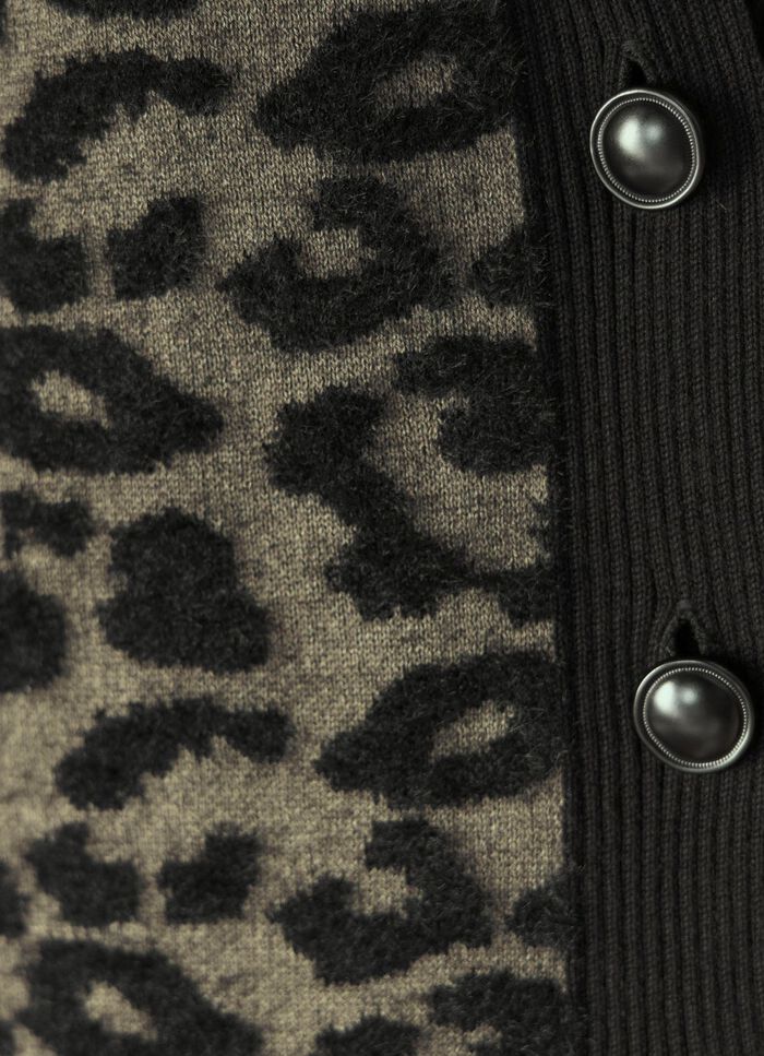 Kofta med h&ouml;gkvalitativt garn med h&aring;rig effekt 