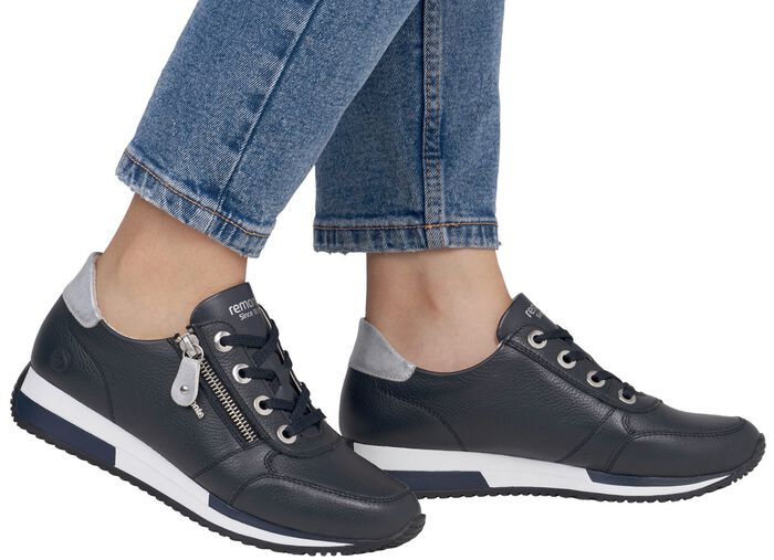 Remonte-sneakers med sn&ouml;rning och skimrande silverf&auml;rgad kontrastkant 