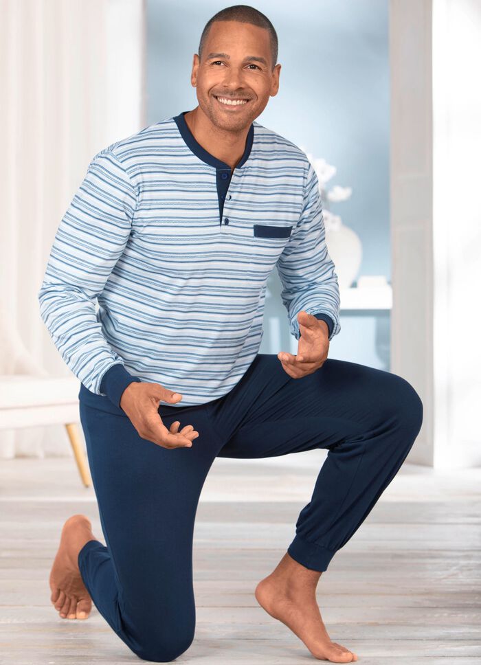 Set: pyjamas + shorty med knappsl&aring; 