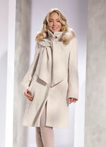 Kort kappa med avtagbar halsduk 