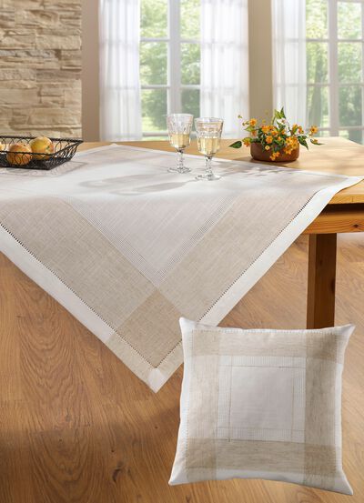 Klassisk bords- och rumsdekoration med linne 