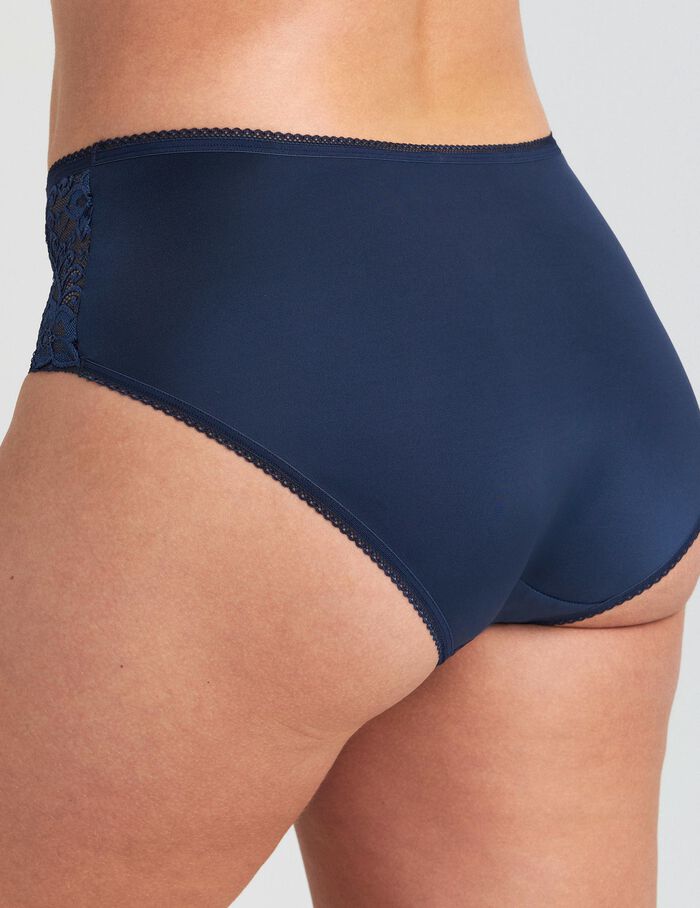 Miss Mary-trosa med harmonisk blommig design 