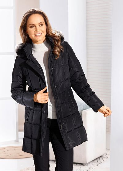 L&aring;ng jacka med attraktiv design 