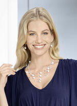 Smyckesset, 2 stycken, best&aring;ende av halsband och &ouml;ronkrokar 