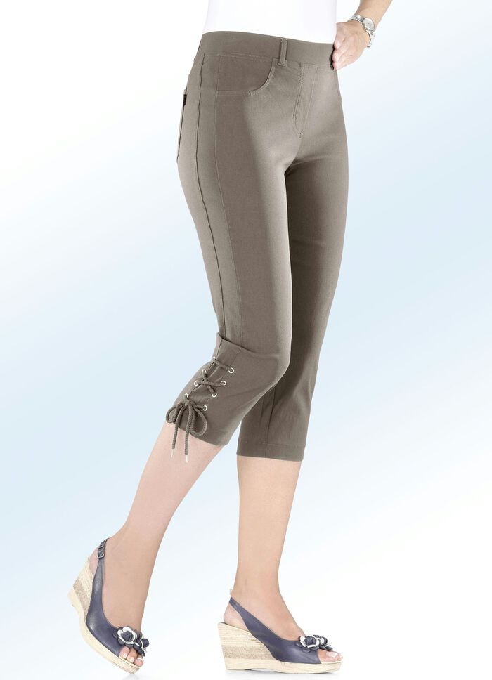 Capribyxor med sofistikerad sn&ouml;rning TAUPE