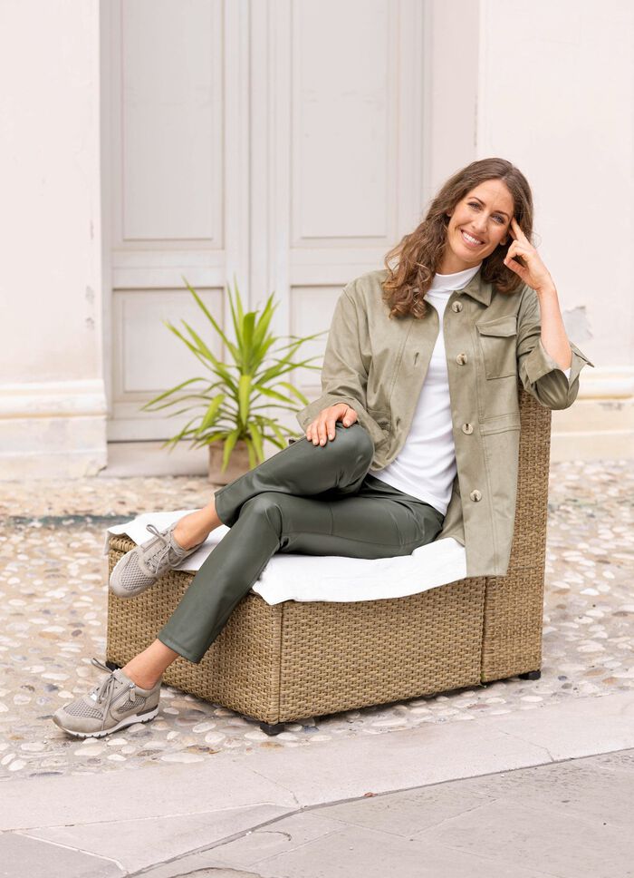 jacka med knappsl&aring; 