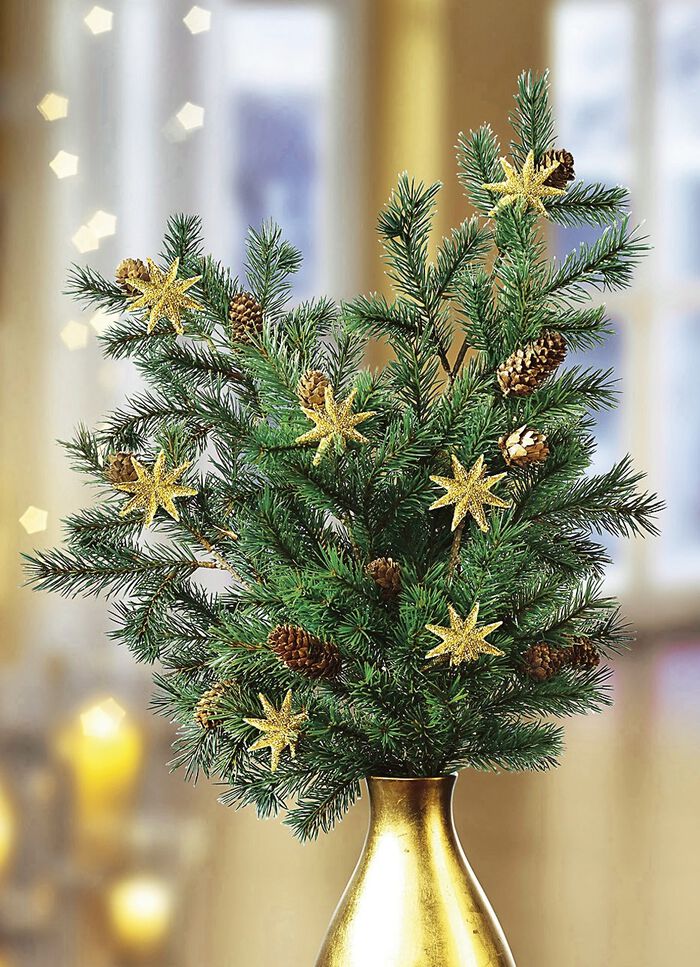 Grankvistar, set om 2 i konstgjort material med äkta kottar 