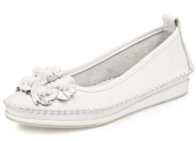 Loafers från Andrea Conti med snygga skinnblommor 