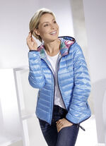 Funktionell vändbar jacka med fast huva 