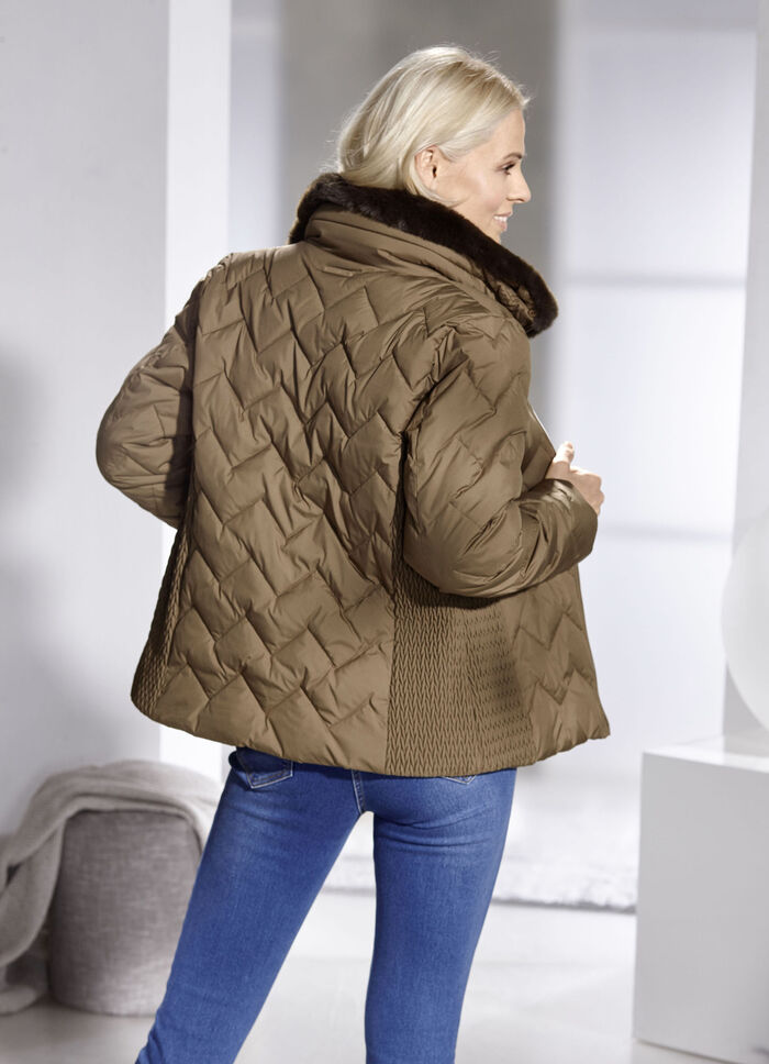 Jacka med fantastisk sicksackquiltning, 