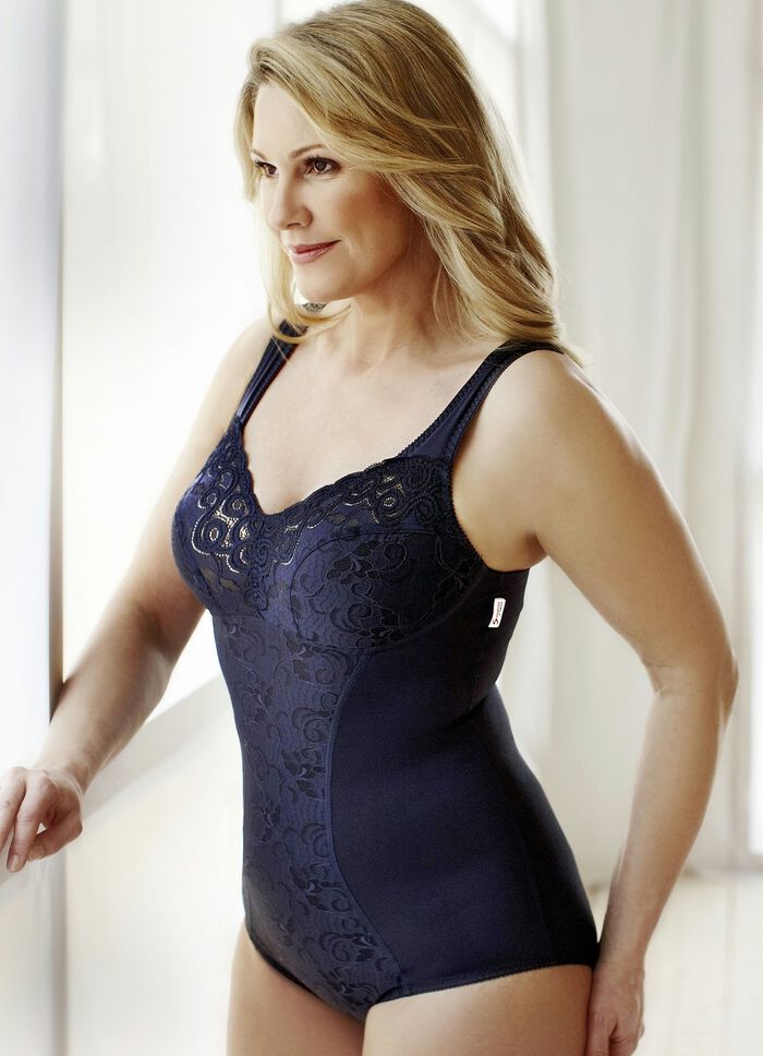 Swegmark of Sweden byxkorselett med elastisk spets 