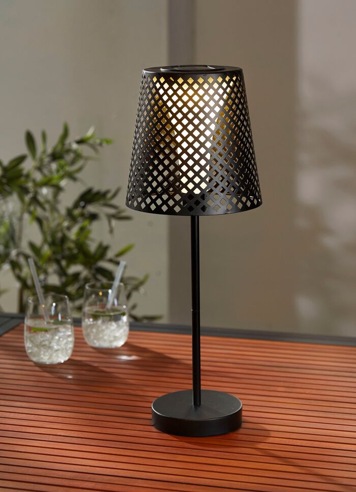 Solljus med sk&auml;rm i metalln&auml;t 