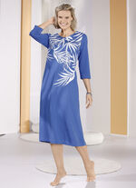 Vadlång nattlinne från Laurina med 3/4-ärmar 