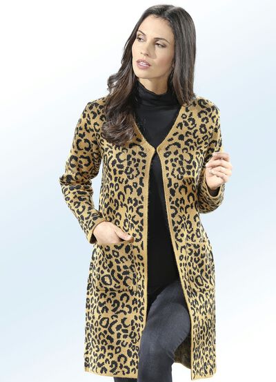 Stickad kappa i jacquarddesign 