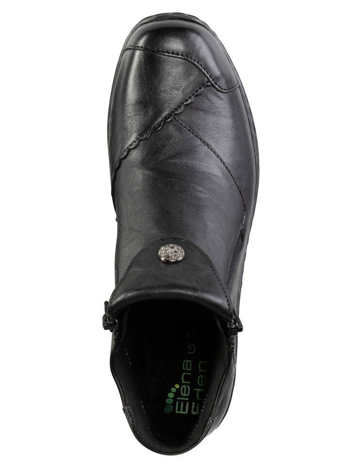 ELENA EDEN bootie med en subtil skrynklig struktur och metallsmycken SVART