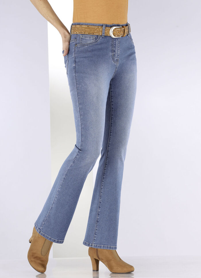 Jeans med lätt utsvängda ben, 