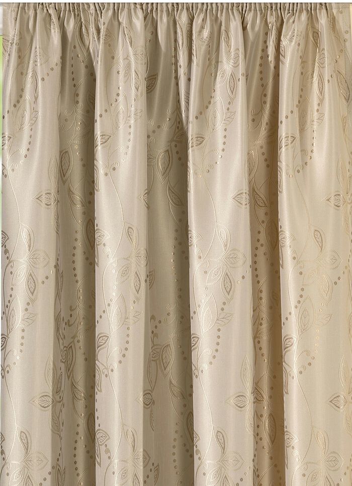 &Ouml;ver gardin med l&ouml;vm&ouml;nster 