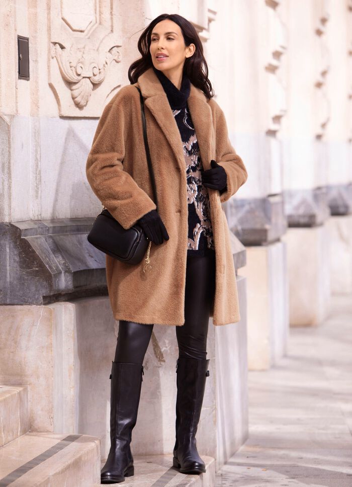 Kort kappa med sneda fickor 