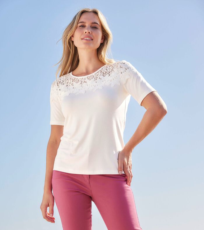 Skjorta med spetsinsats 