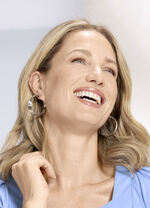 Snygga &ouml;rh&auml;ngen med tr&aring;ddesign 