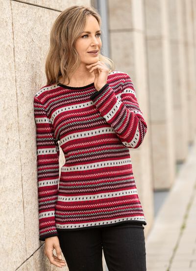 Tr&ouml;ja i dekorativt randigt m&ouml;nster 