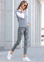 Jeans med kamouflagem&ouml;nster 